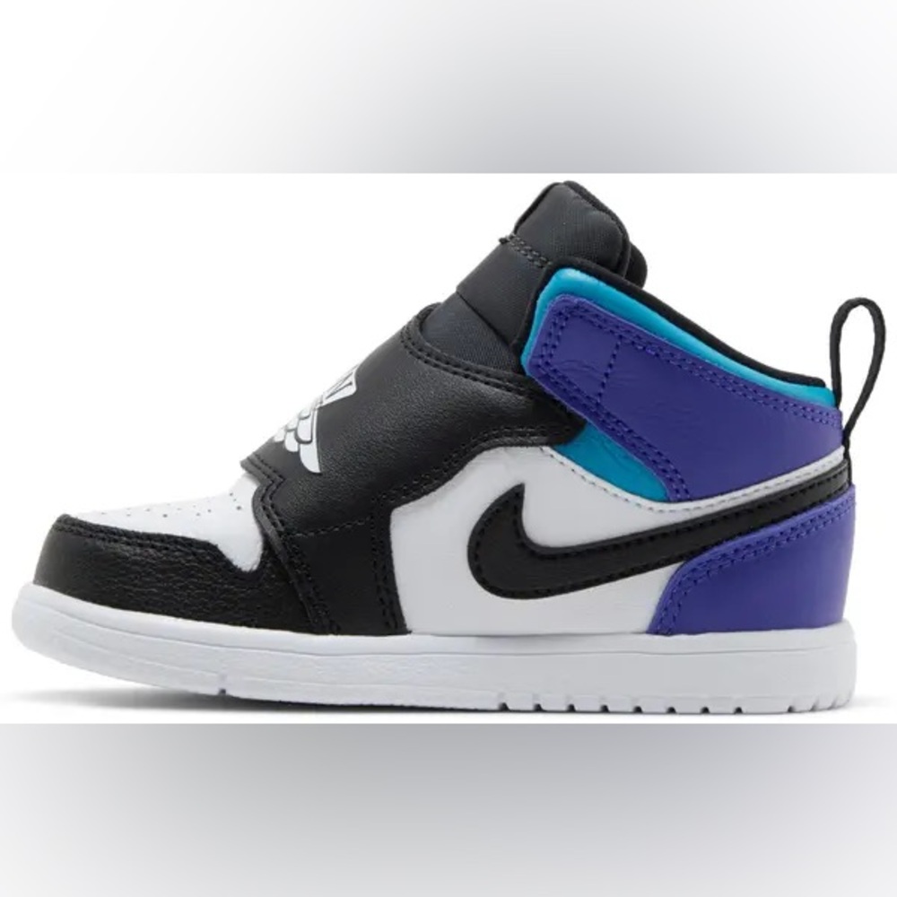 Toddler Jordan Black and White High-Top Sneakers - Picture 3 of 10